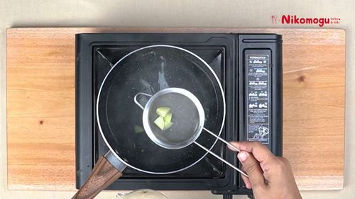 Tumis Halus Ayam Kentang – langkah 1