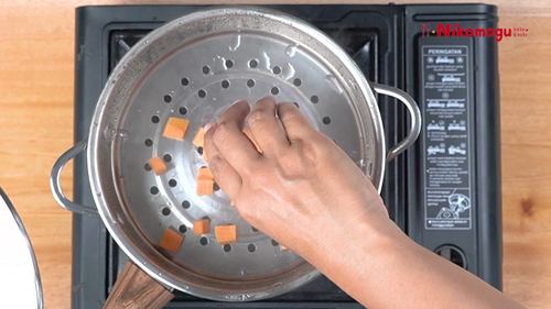 Bubur Roti Ikan Bayam Ubi – langkah 3