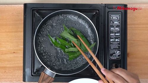 Bubur Kangkung Halus – langkah 2